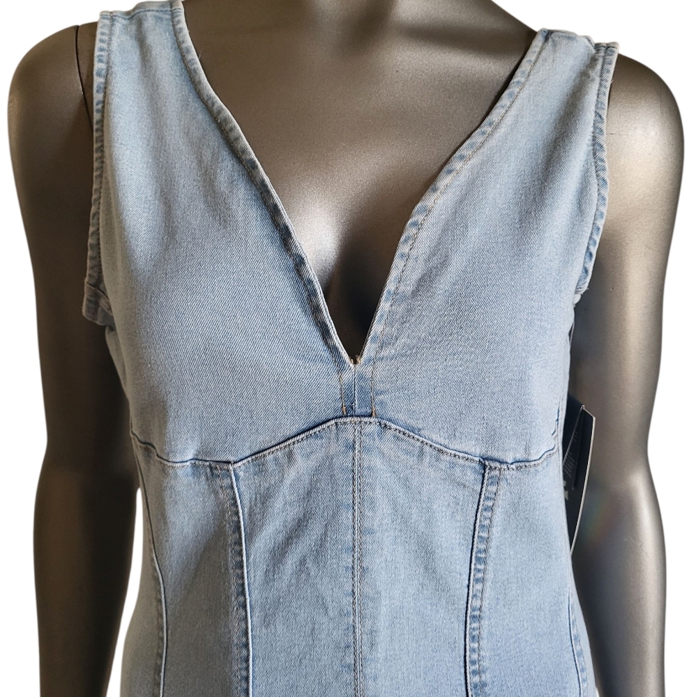 NWT Girlish Light Blue Denim Sleeveless Dress - Size Medium - Picture 2 of 6